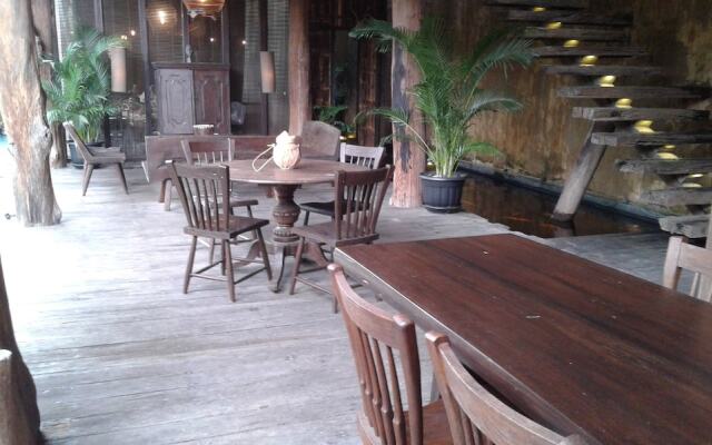 Rustic Hut in Seminyak Bali