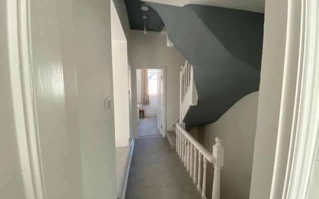 4 Bed Maisonette near the Travelodge colwyn bay