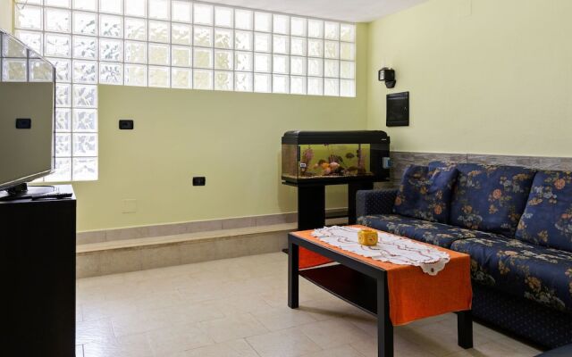 Pleasant Holiday Home in Mondragone With Garden