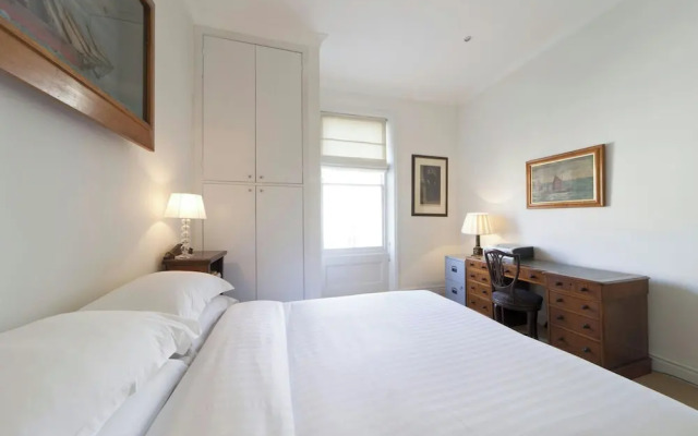 Bassett Road IV by Onefinestay