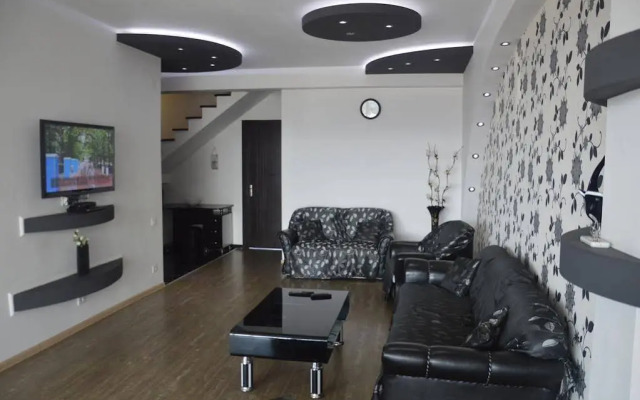 Irakli's Apartment with Terrace
