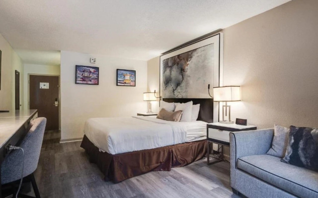 Cottonwood Suites Savannah Hotel & Conference Center