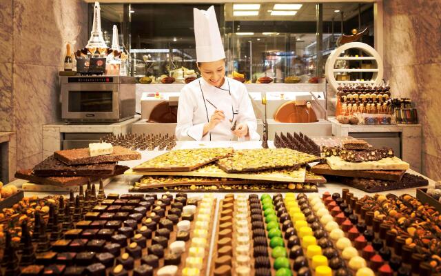 Sofitel Philippine Plaza