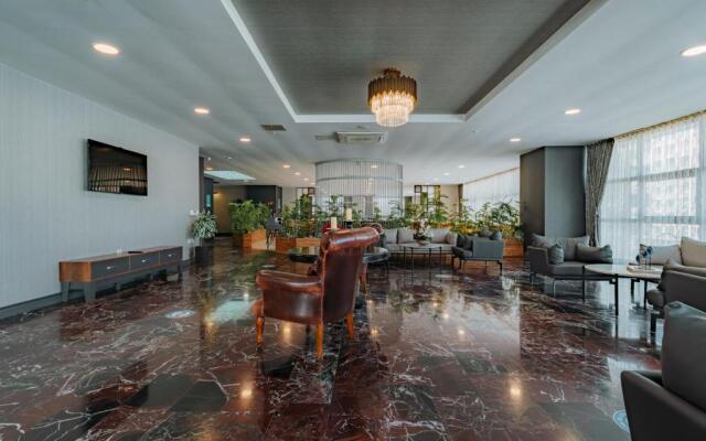 Empula Hotel & Residences