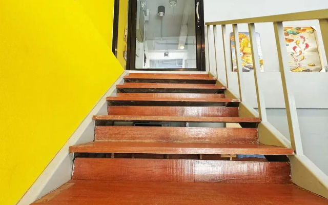 OYO 75465 Lucky Hoste