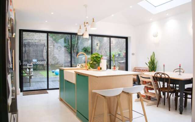 Stunning 5 Bedroom Family Home in East London