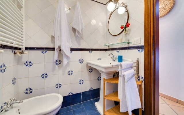 Modern & Charming 3 bed Flat in Central Location