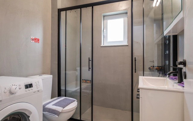 Kournas-sleeps8-parking-garden-pool-petfriendly