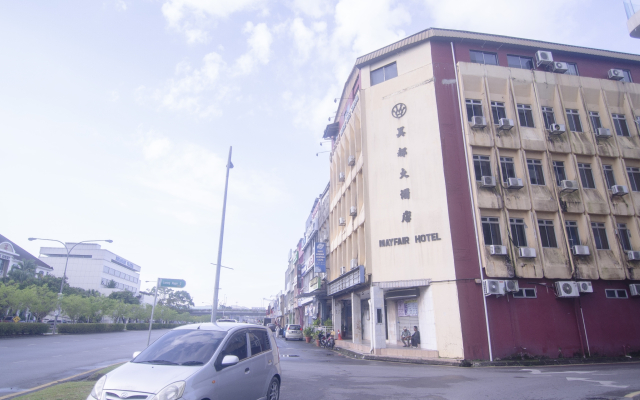 OYO 991 Mayfair Hotel