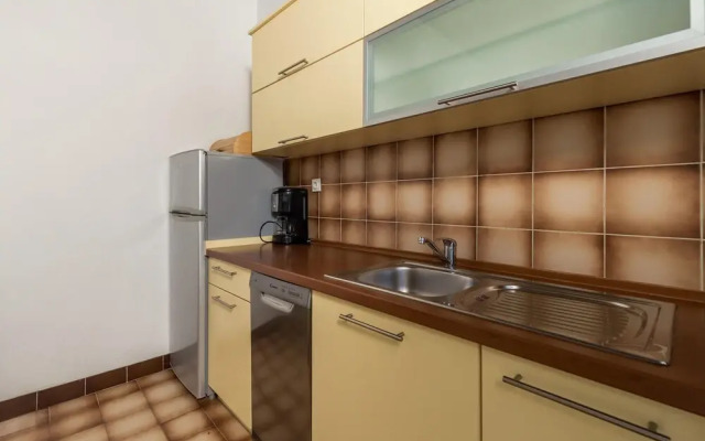 Stunning Apartment in Stara Novalja With 2 Bedrooms and Wifi