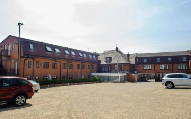 Luton Hotel
