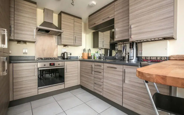 Lovely 2- Bed Flat in North London