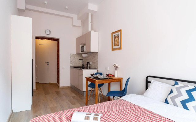 Kamelia Triplet Studio