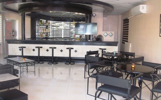 Alicia Hotel & Restaurant