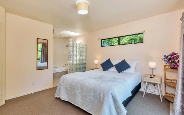 Ponsonby Holiday Home Near The City
