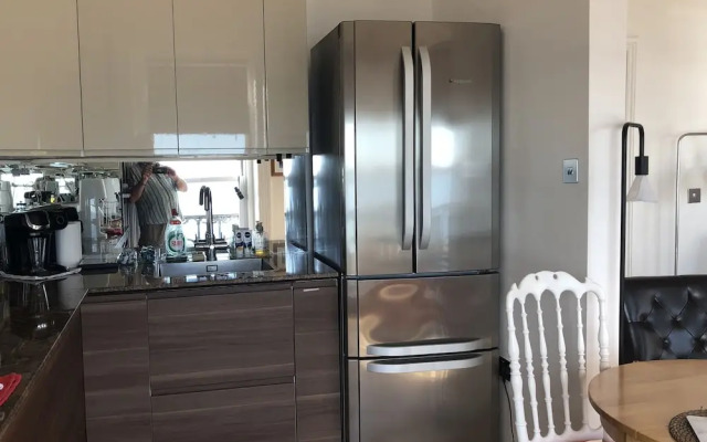 Beautiful 2 Bed Balcony Apart Seafront Eastbourne