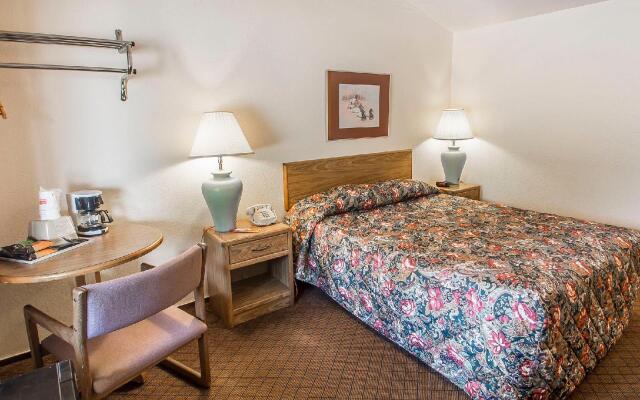 Econo Lodge Inn & Suites Menomonie