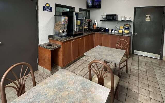 Days Inn by Wyndham Charlotte Northlake
