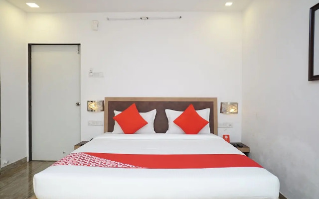 OYO 18730 Galaxy Inn