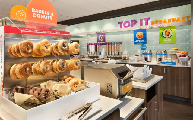 Tru by Hilton Lancaster East