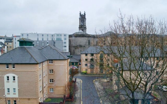 Flat In Stockbridge