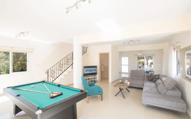 Villa Josie, Modern 3Bdr Ayia Napa Villa With Pool