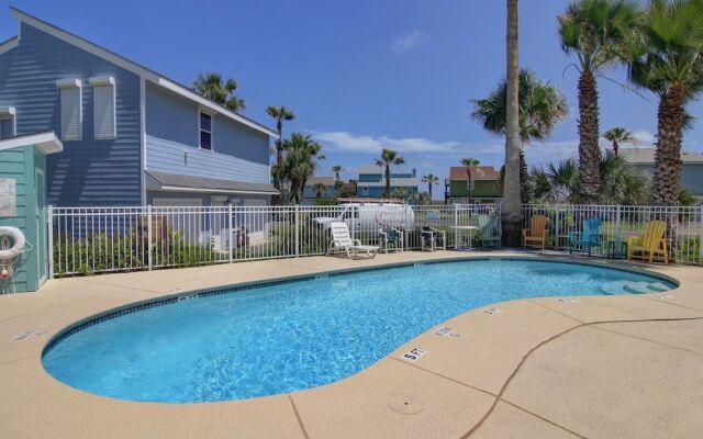 Cayman Escape 35 by RedAwning