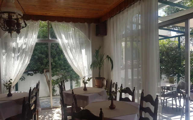 Karis Hotel
