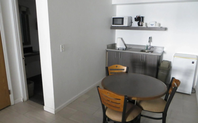 Arya Blu Inn & Suites