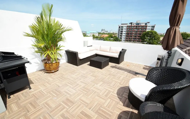 Deluxe Jacuzzi Townhome