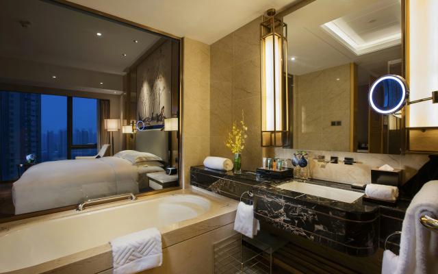 Hilton Wuhan Riverside – Guest Rooms – Wuhan