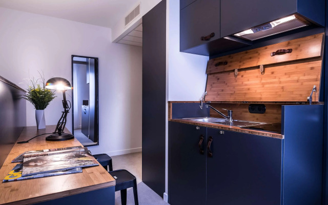 Best Western Plus Suitcase Paris La Defense