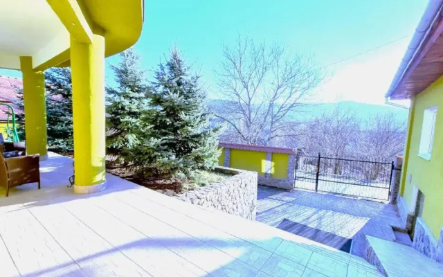 Brekner Private House