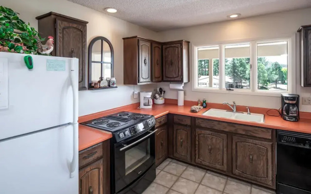 101 Williams - Three Bedroom Cabin