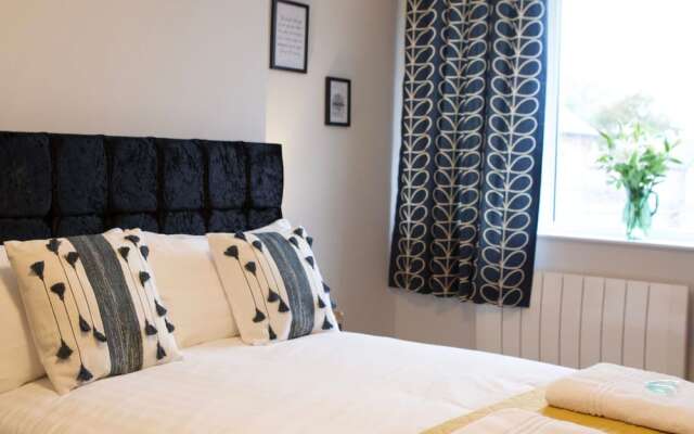The Sailing Club - 6 Bedroom Hot Tub Town Centre