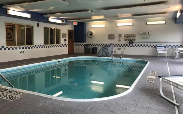 Country Inn & Suites  Fairview Heights IL