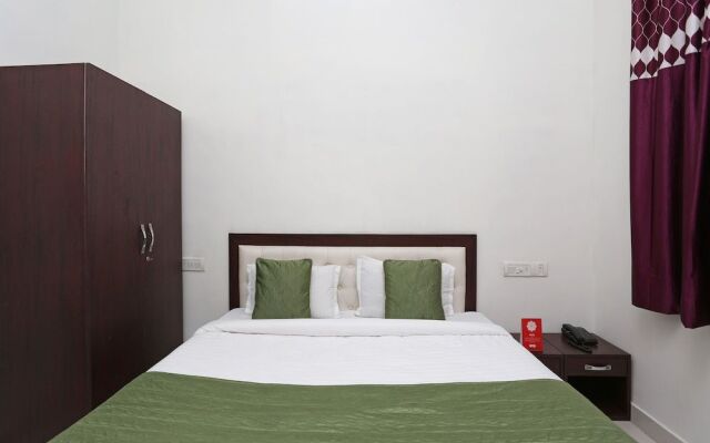 OYO 14971 C D Guest House