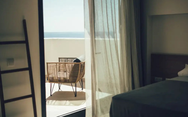 Cala Lanuza Suites