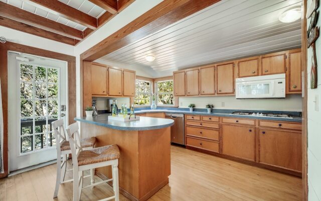 Lake Travis Waterfront Retreat