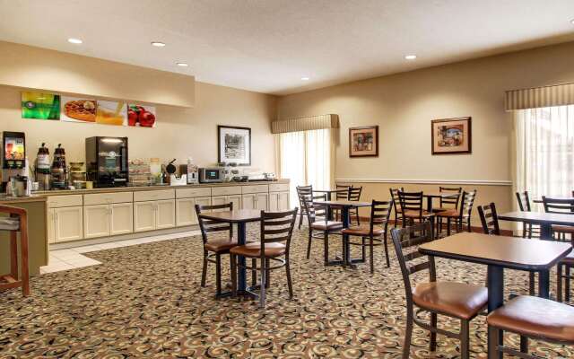 Quality Inn &  Suites Hattiesburg North