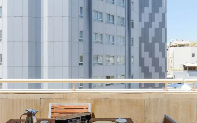 Comfy & Terrace neear Beach by FeelHome