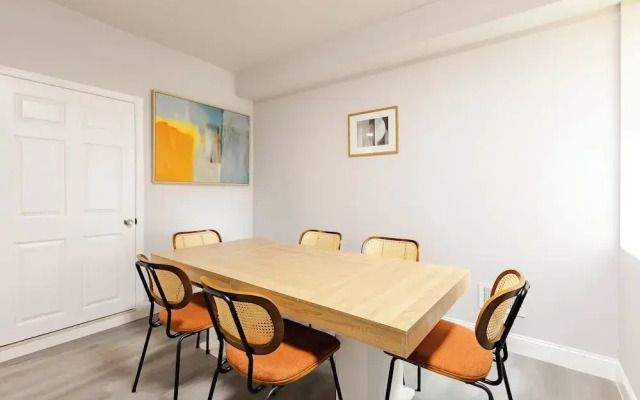 Chic & Cozy Philly Stay in City Center