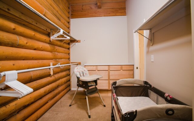 Nederland Getaway 4 Bedroom Home by RedAwning