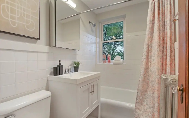 Harmonious 2BR Apt - Lockwood 3