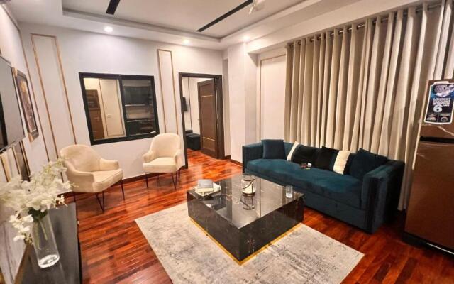 Grand Atrium Designer Apartment