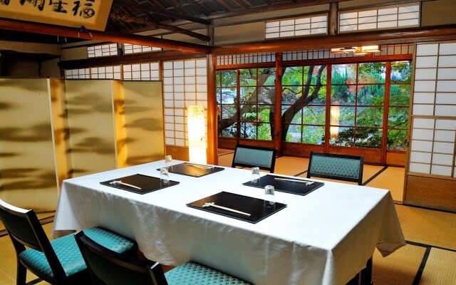 Heihachi Tea House Inn