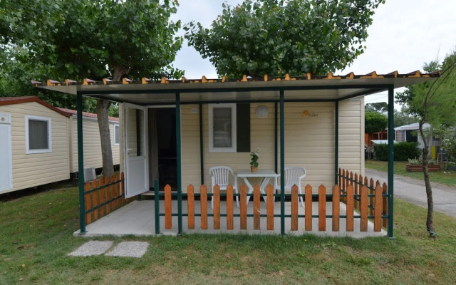 Wooden Chalet with Terrace near Beach