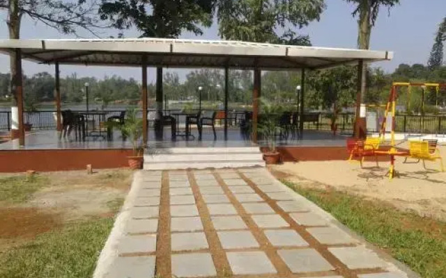 Savshanti Lake Resort