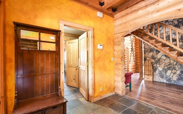 FlagRanch - 4 Br cabin by RedAwning