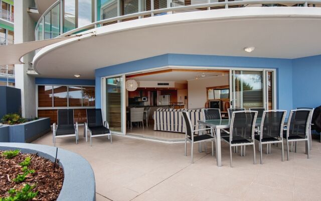 Rolling Surf Resort